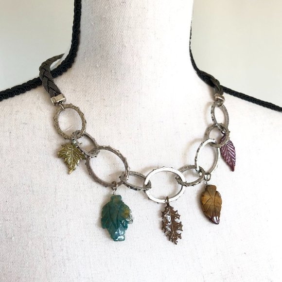 Carved stone and enamel leaf necklace - Picture 2 of 6